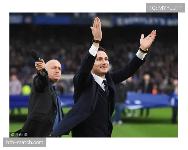 斯坦福桥为一名去世的终身球迷举行默哀仪式 斯坦福桥为一名去世的终身球迷举行默哀仪式